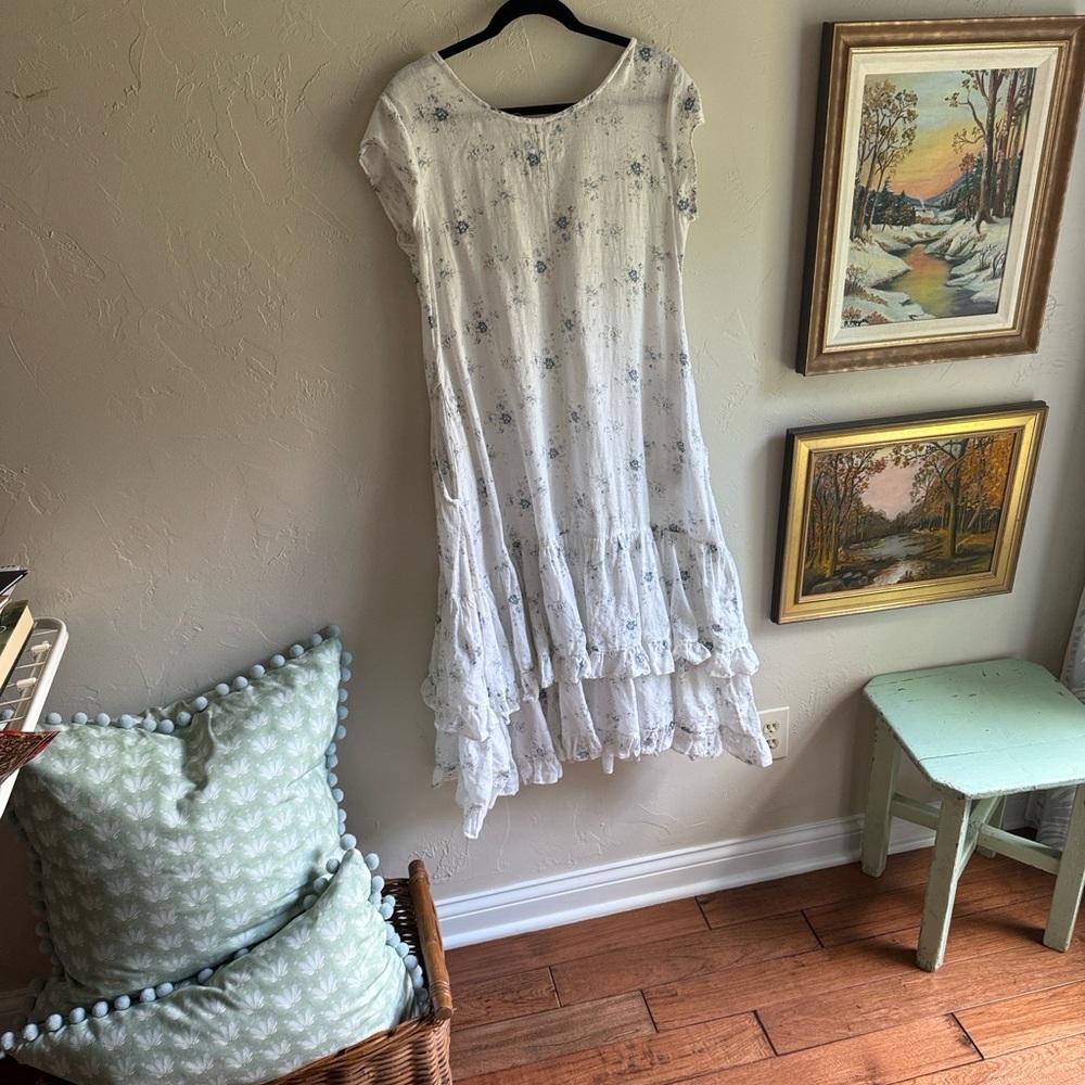 Chic White Floral High Low Dress for all the Country Living fans. - Picture 4 of 7